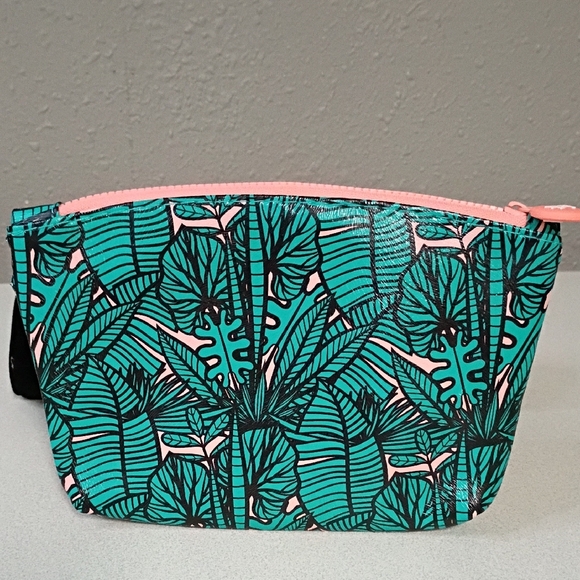 ipsy Handbags - Ipsy Tropical Leaf Print Women's Cosmetic Bag